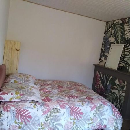 Tauves Appartement Cozy Dans Maison Privee מראה חיצוני תמונה