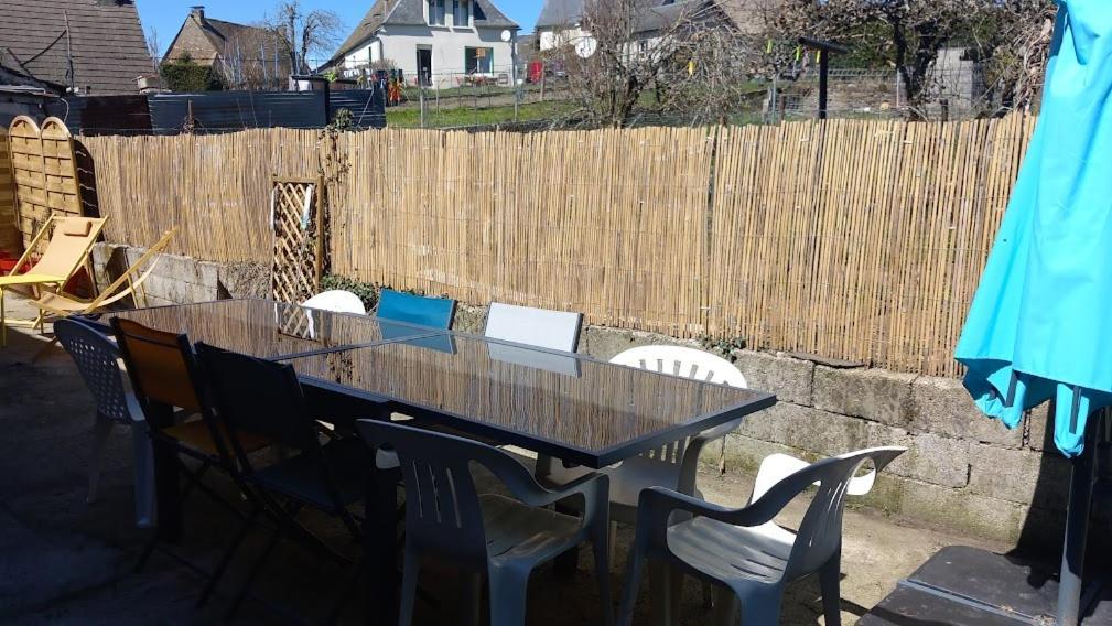 Tauves Appartement Cozy Dans Maison Privee מראה חיצוני תמונה