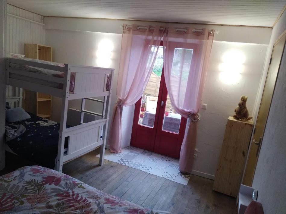 Tauves Appartement Cozy Dans Maison Privee מראה חיצוני תמונה