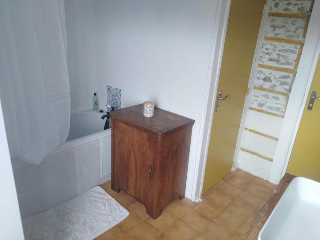 Tauves Appartement Cozy Dans Maison Privee מראה חיצוני תמונה